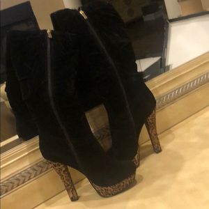 Leopard / black wedge boots